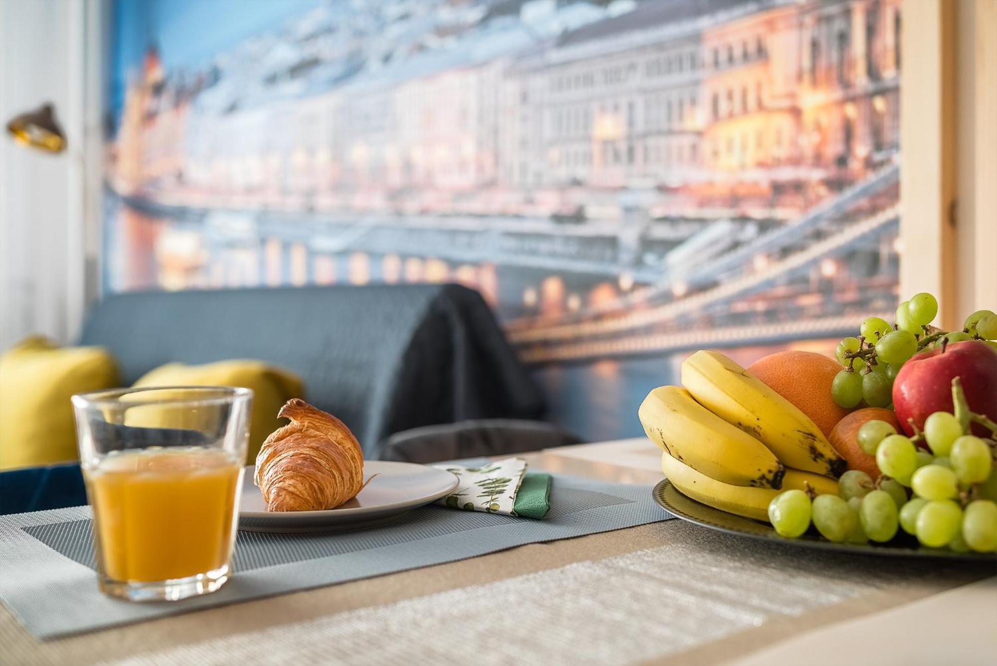 Newly Renovated!!! - Modern Apartment 10 Minutes From The Grand Boulevard Budapesta Exterior foto